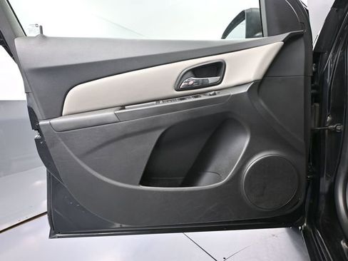 Used 2015 Chevrolet Cruze LS image 16