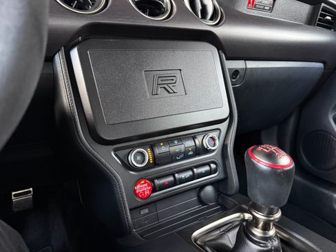 Used 2017 Ford Mustang Shelby GT350R w/ GT350R Equipment Group 920A RWD image 31