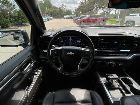 Used 2024 Chevrolet Silverado 1500 LTZ AWD/4WD image 12