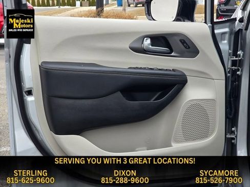 Used 2024 Chrysler Pacifica Touring-L image 20