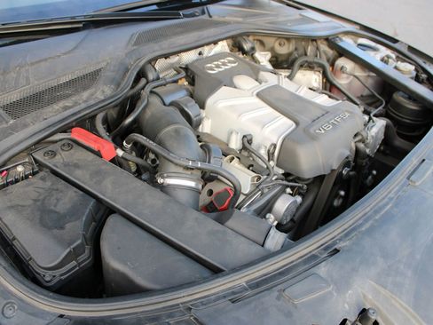 Used 2013 Audi A8 3.0T w/ Driver Assistance Pkg image 18