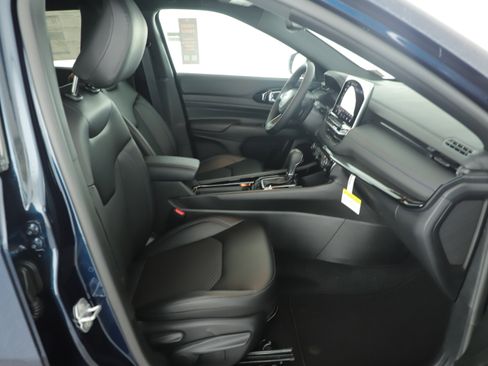 New 2026 Jeep Compass Latitude image 9