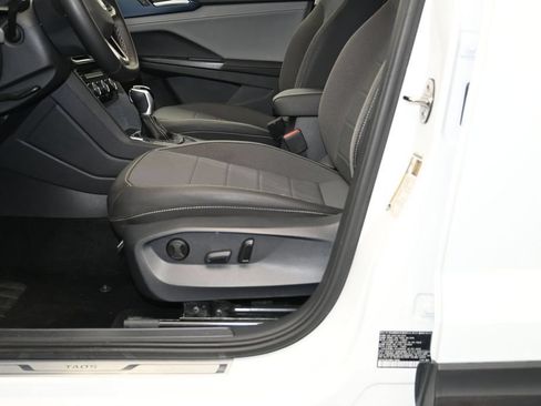 Used 2024 Volkswagen Taos SE FWD image 21
