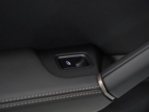 Certified 2025 Porsche Cayenne Turbo image 16