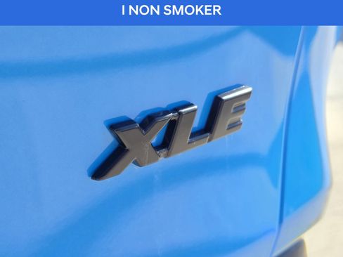 Used 2021 Toyota RAV4 XLE Premium image 11