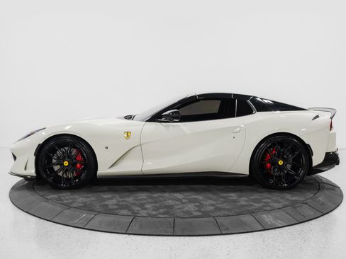 Used 2023 Ferrari 812 GTS RWD image 18