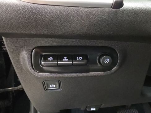 Used 2022 GMC Terrain SLT w/ Infotainment Package II AWD/4WD image 24