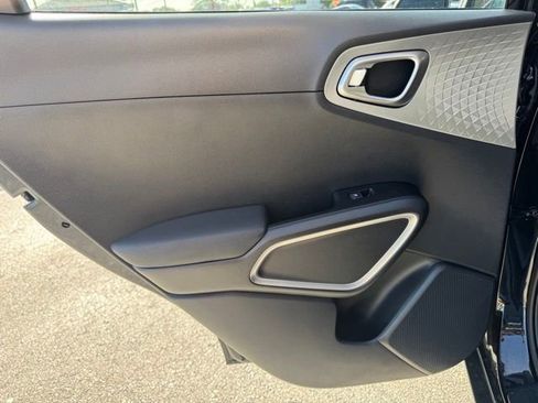 Certified 2025 Kia Soul LX w/ LX Technology Package image 11