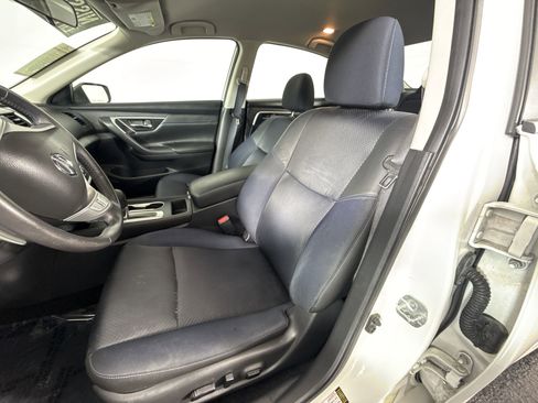 Used 2017 Nissan Altima 2.5 SR w/ LED Appearance Package image 15