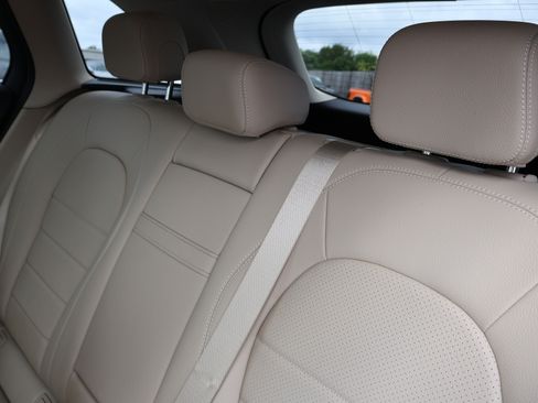 Used 2022 Mercedes-Benz GLC 300 image 17