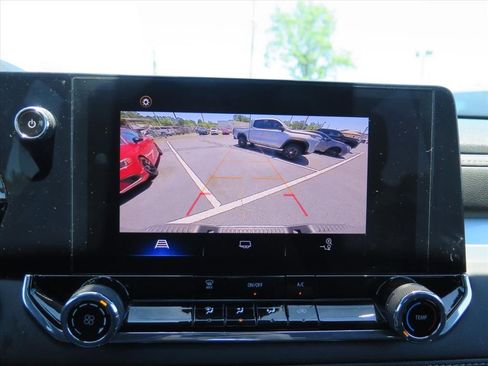 Used 2024 Chevrolet Colorado LT RWD image 13