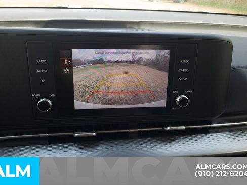 Used 2024 Kia Carnival LX image 9