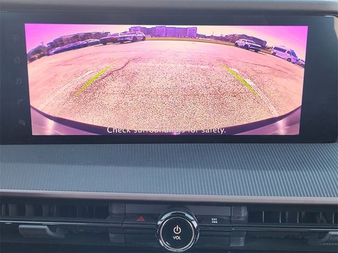 Used 2025 Nissan Murano SV image 13