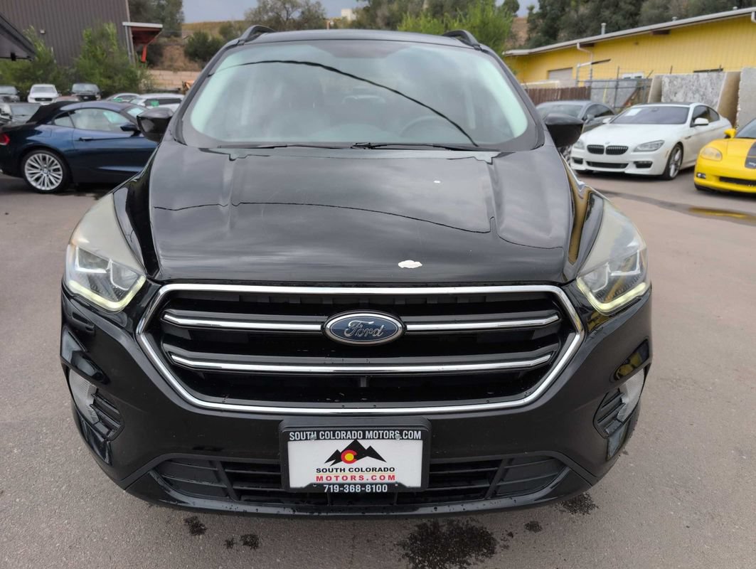 Used 2017 Ford Escape SE w/ SE Sport Appearance Package FWD image 2