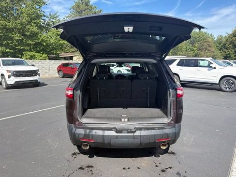 Used 2021 Chevrolet Traverse LT FWD image 12