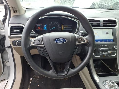 Used 2020 Ford Fusion SE FWD image 8