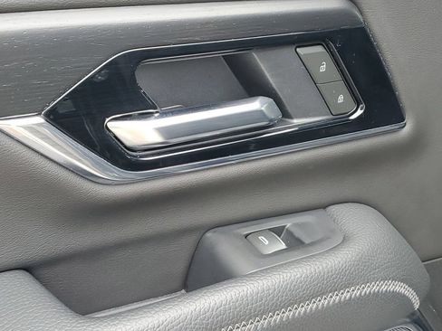 Used 2025 GMC Yukon Denali image 47