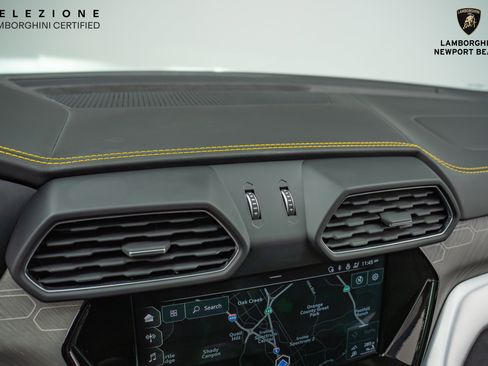 Used 2022 Lamborghini Urus image 28
