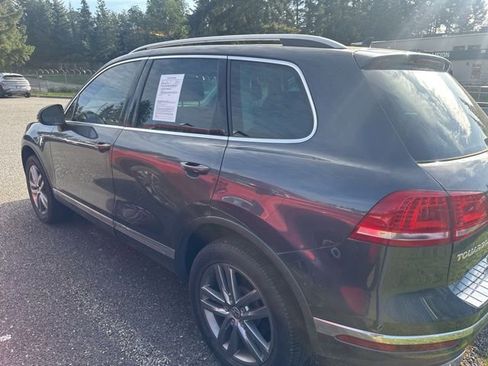 Used 2016 Volkswagen Touareg TDI image 5