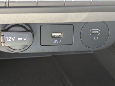 Used 2025 Hyundai Elantra SEL image 20