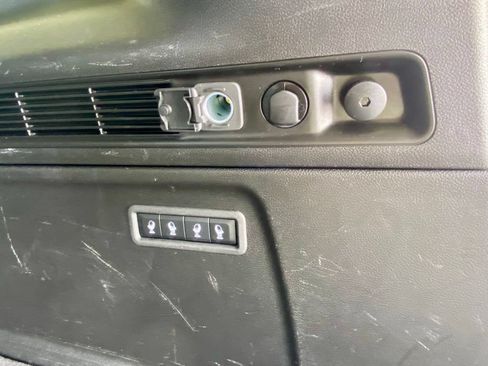 Used 2025 Jeep Wagoneer L Series II AWD/4WD image 24