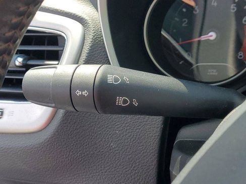 Used 2018 Jeep Compass Latitude FWD image 12