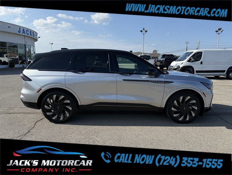 Used 2024 Lincoln Nautilus Reserve w/ Equipment Group 202A AWD/4WD image 3