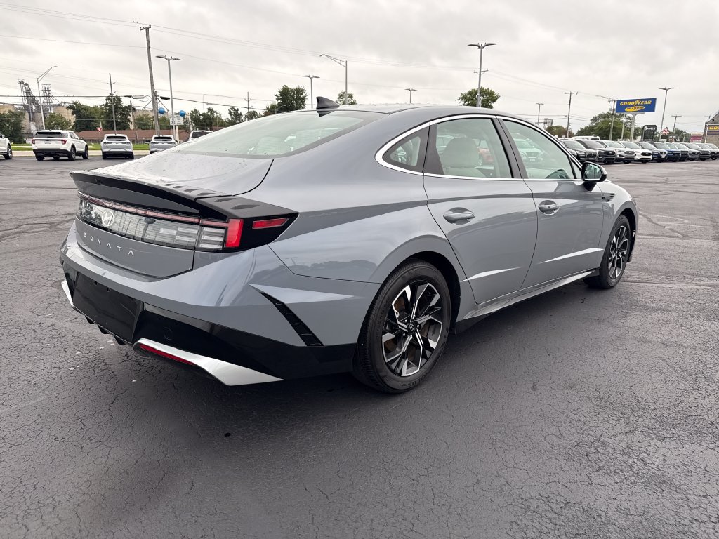 Used 2025 Hyundai Sonata SEL FWD image 6