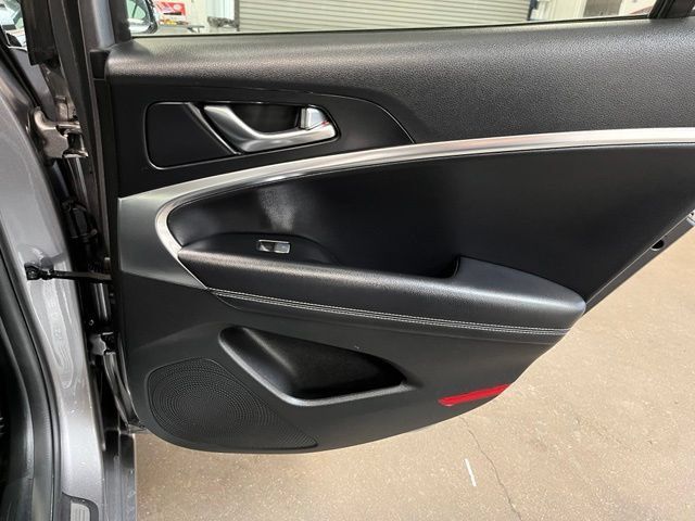 Used 2025 Genesis G70 2.5T RWD image 13