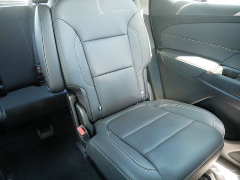 Used 2023 Chevrolet Traverse LT w/ LT Premium Package AWD/4WD image 14