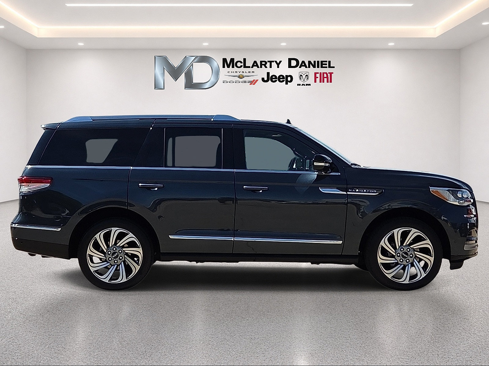 Used 2024 Lincoln Navigator Reserve AWD/4WD image 6