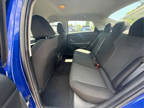 Used 2021 Hyundai Elantra SE FWD image 10