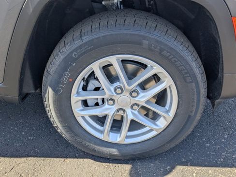 Used 2025 Jeep Grand Cherokee Laredo X w/ Luxury Tech Group I image 9