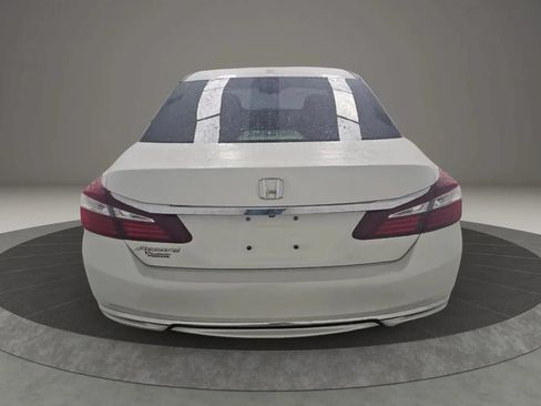 Used 2017 Honda Accord EX image 11