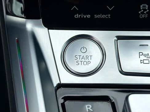 Used 2019 Audi e-tron Prestige image 37