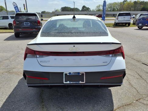 New 2025 Hyundai Elantra SEL image 4