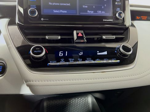 Certified 2021 Toyota Corolla SE w/ SE Premium Package FWD image 17