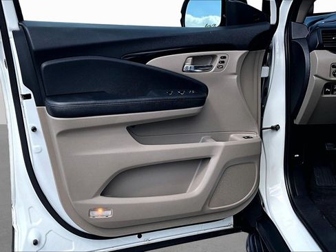 Used 2019 Honda Pilot Touring image 17