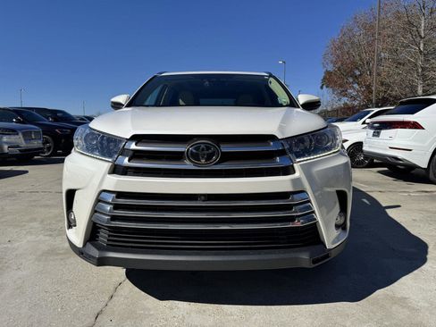 Used 2018 Toyota Highlander Limited Platinum image 2
