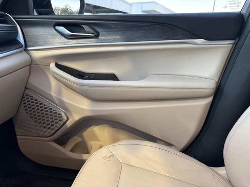 Used 2021 Jeep Grand Cherokee L Limited image 24