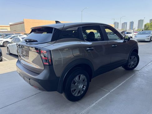 Used 2025 Nissan Kicks S image 2