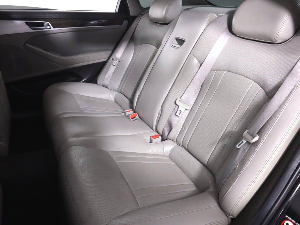 Used 2016 Hyundai Genesis 3.8 RWD image 32