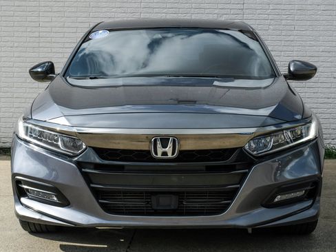 Used 2018 Honda Accord Sport image 3