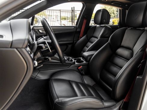 Certified 2024 Porsche Macan GTS AWD/4WD image 5