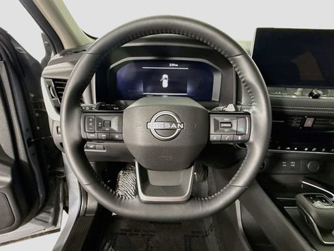 Used 2025 Nissan Rogue SL FWD image 11