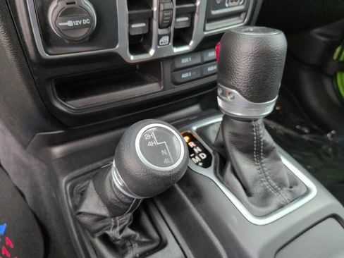 Used 2025 Jeep Gladiator Sport AWD/4WD image 19