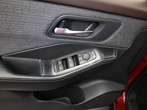 Used 2023 Nissan Rogue SV image 12