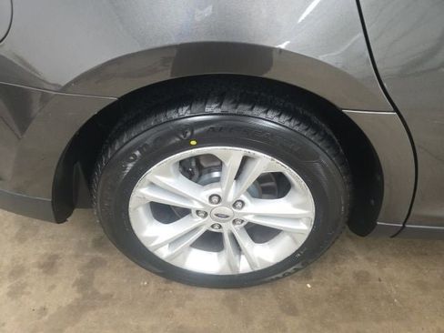 Used 2015 Ford Taurus SEL w/ Equipment Group 201A FWD image 8