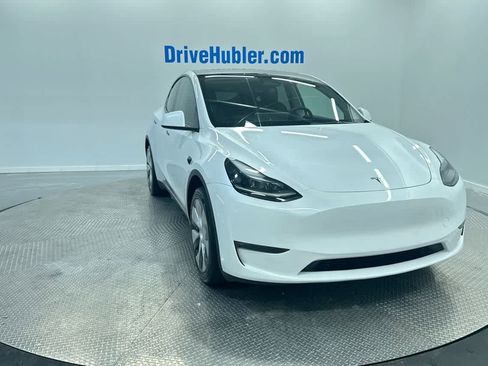 Used 2024 Tesla Model Y Long Range image 3