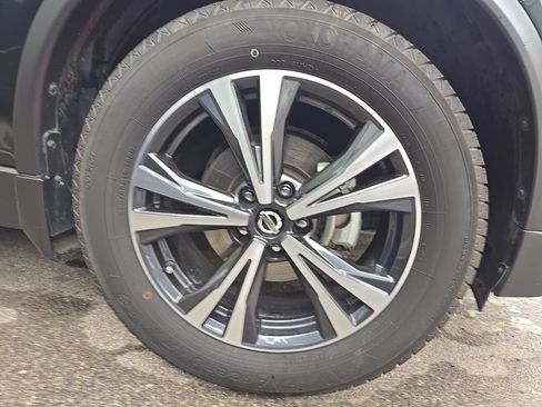 Used 2020 Nissan Rogue SV w/ Premium Package FWD image 6